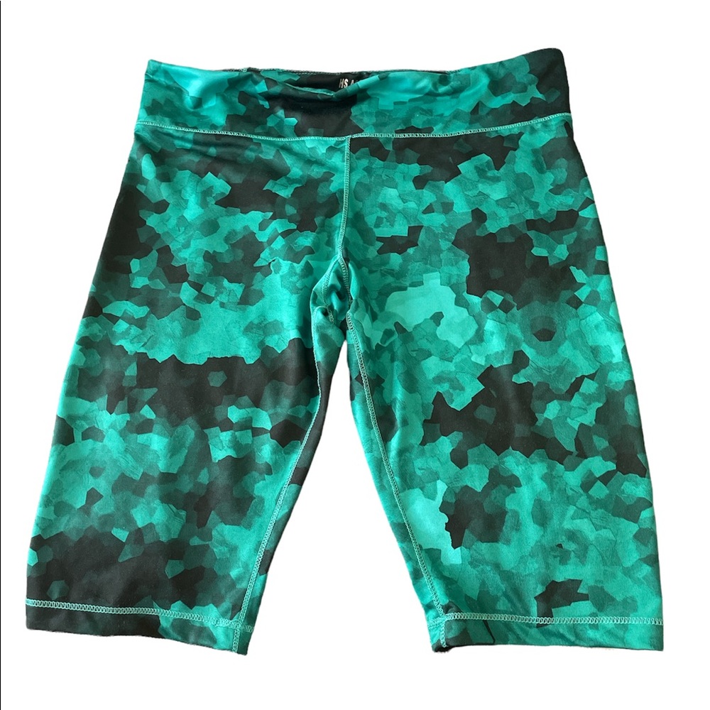 🩳 Comfy and pretty camo bike shorts size M
